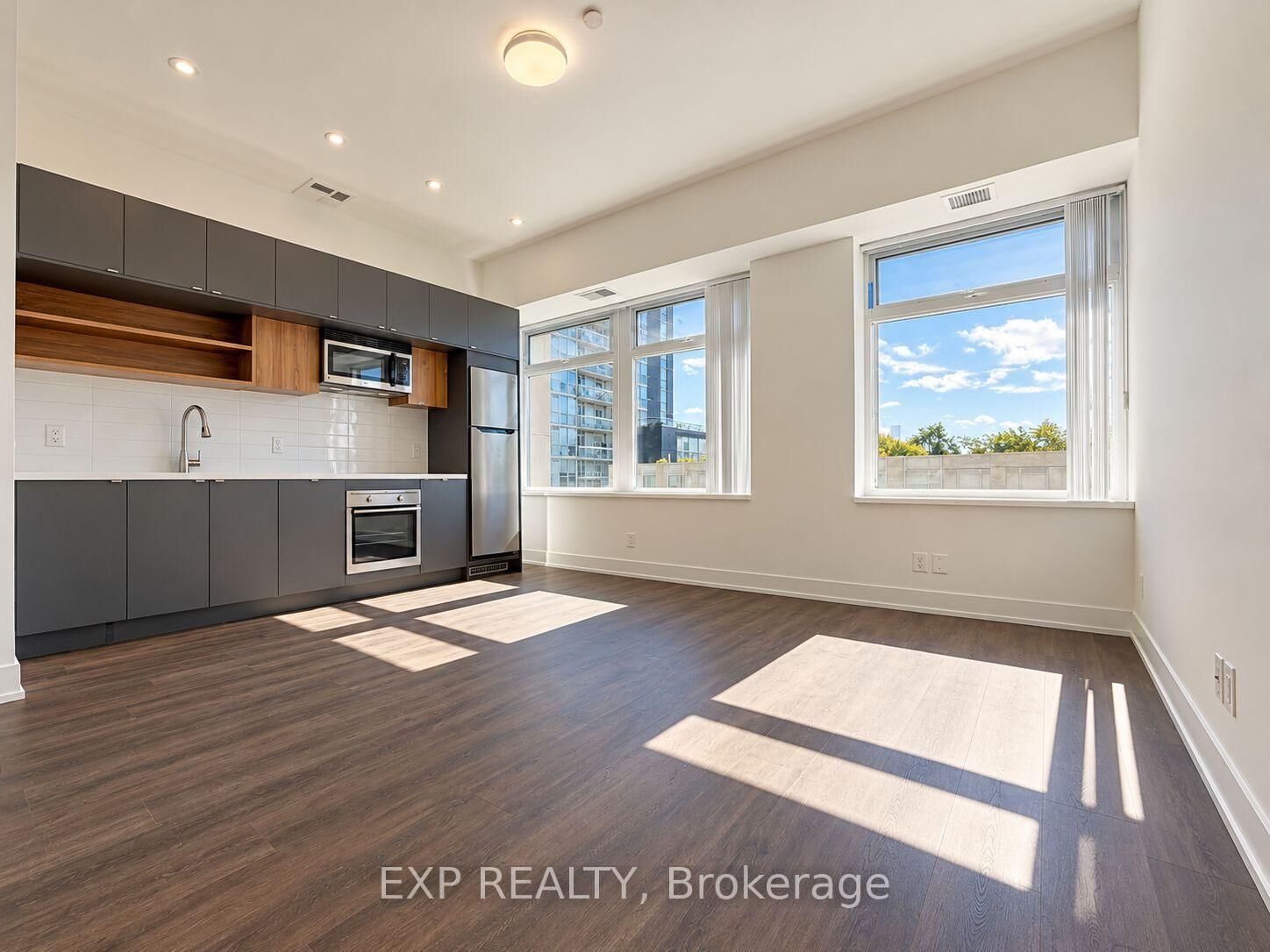 Property Photo:  111 St Clair Avenue W 315  ON M4V 1N5 