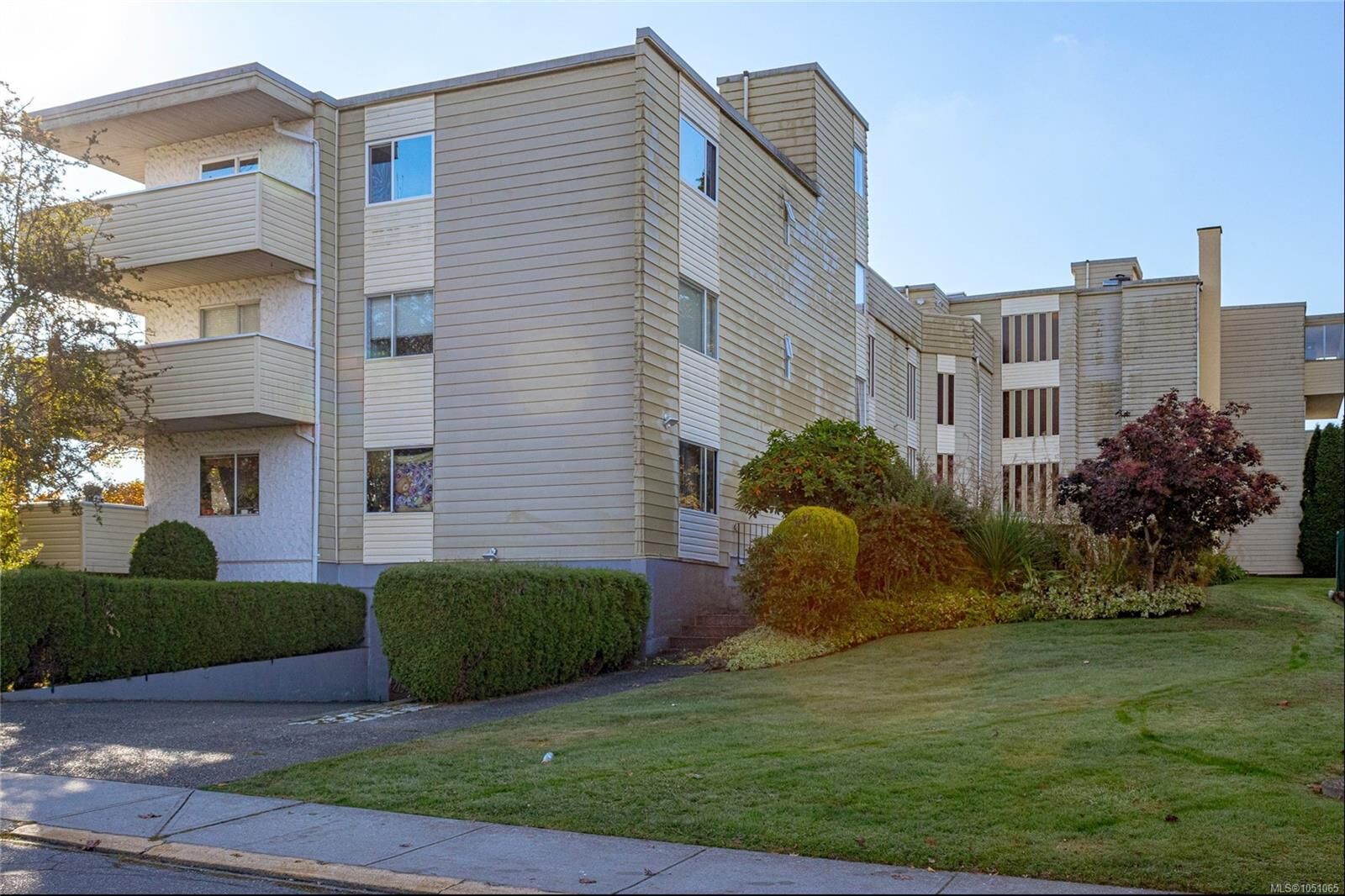 Property Photo:  877 Ellery St #204  BC V9A 4R8 