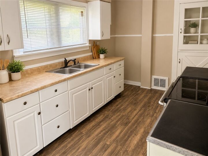 Property Photo: 215 Donnan Ave PA 15301