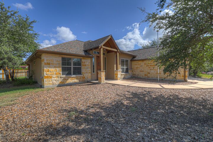 Property Photo:  1184 Summit Bluff  TX 78133 