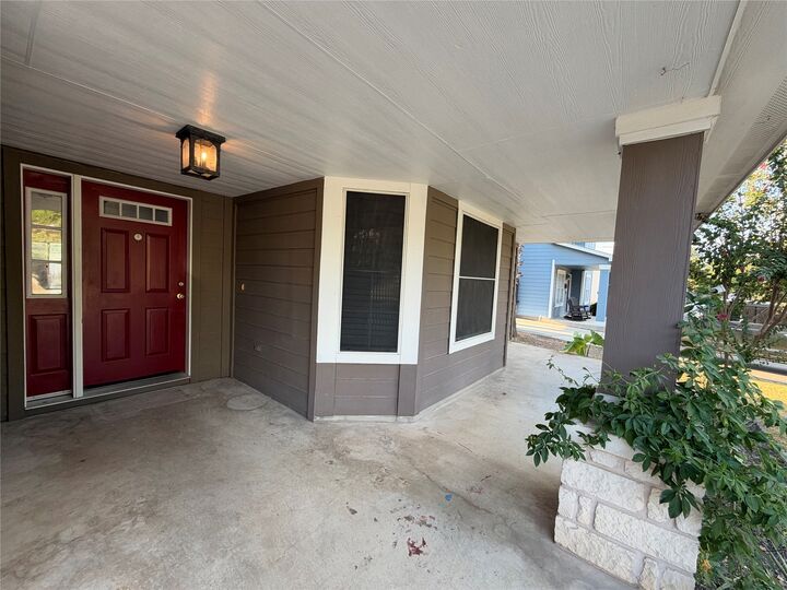 Property Photo:  512 Tobin Drive  TX 78610 