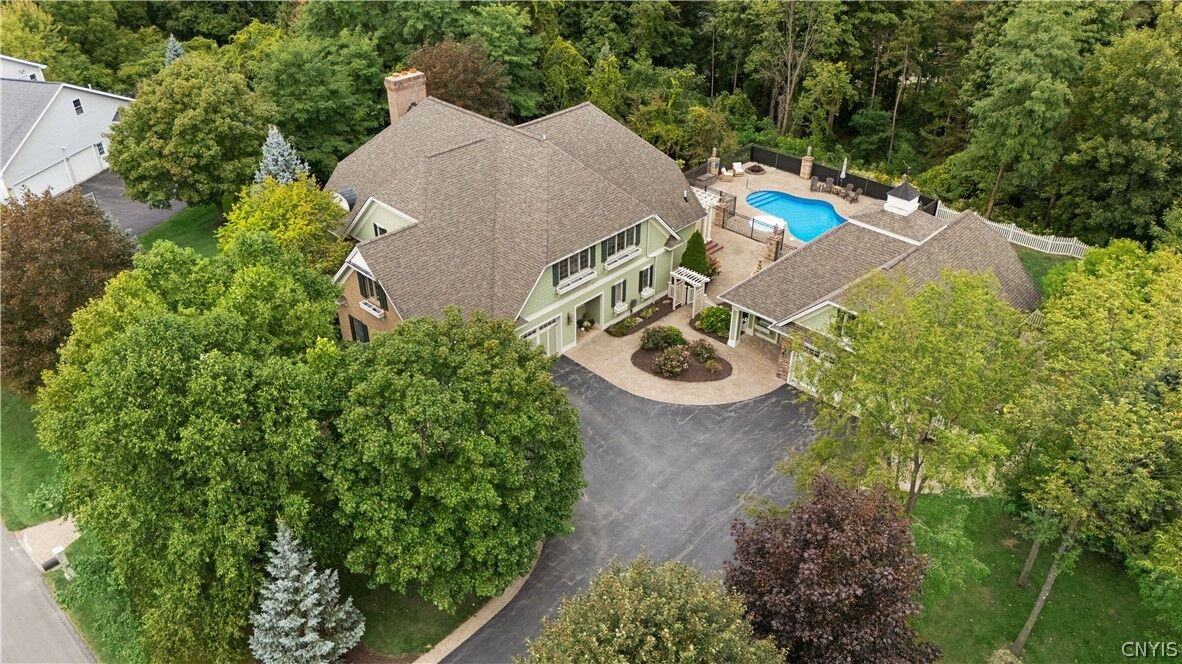Property Photo:  811 Knighthood Circle  NY 13066 