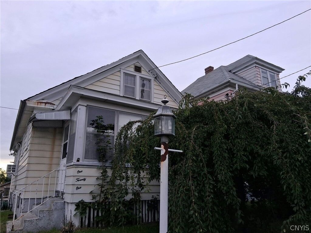 Property Photo:  121 Briggs Street  NY 13208 