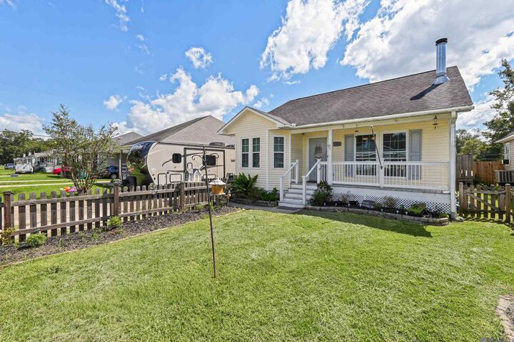 Property Photo: 25430 Homestead Dr LA 70726