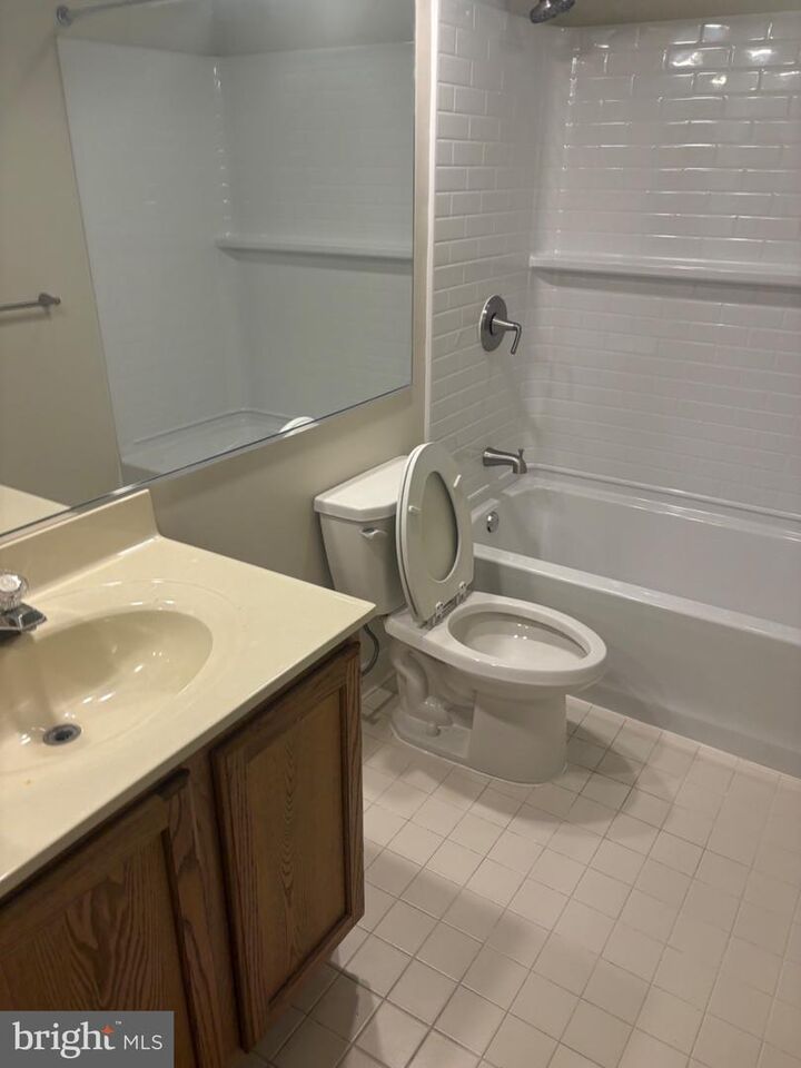 Property Photo:  8008 River Field Court  MD 20715 
