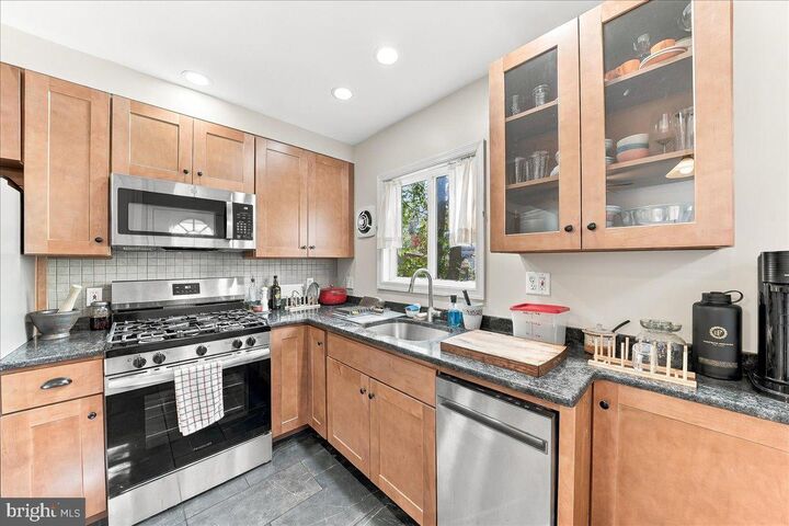 Property Photo:  430 E Franklin Street  PA 19063 