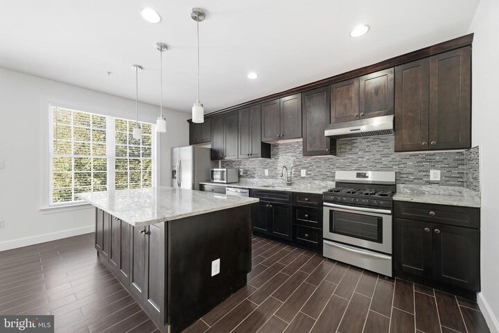 Property Photo: 819 Royal Crescent MD 20850
