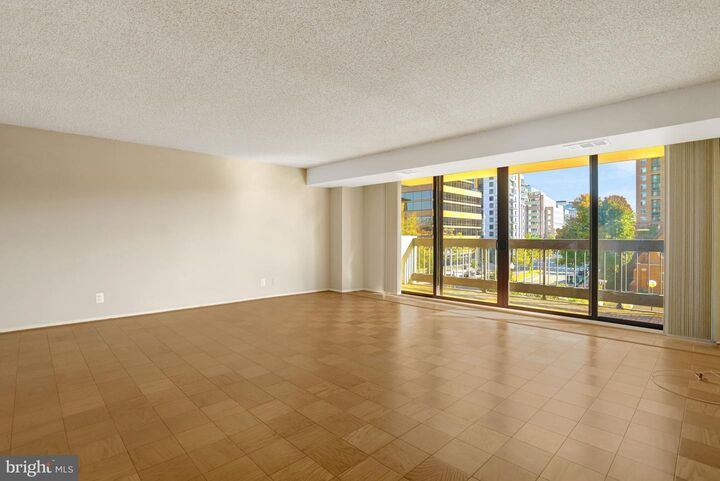 Property Photo: 3800 Fairfax Drive 106 VA 22203