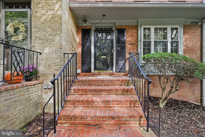 Property Photo:  10923 Wickshire Way K5  MD 20852 