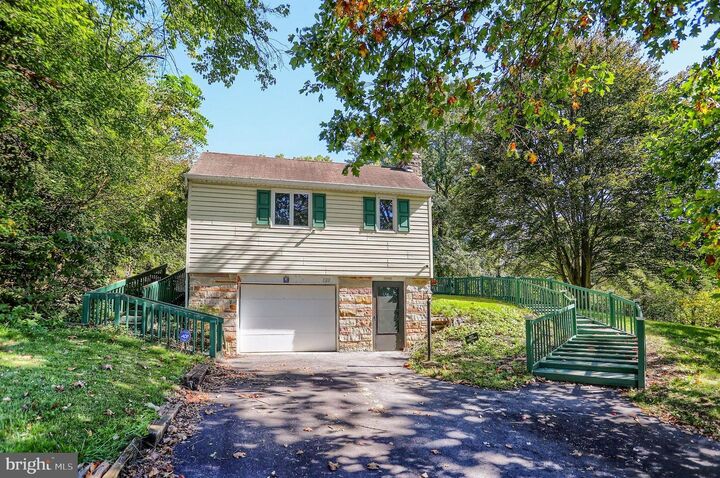 Property Photo: 120 Hillymede PA 17111