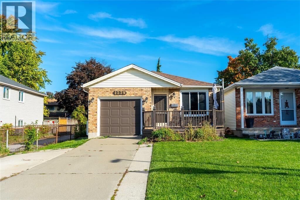Property Photo: 1279 Thistledown Avenue ON N7S 5A8
