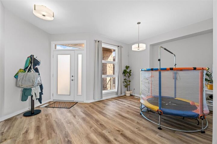 Property Photo:  46 Dumontet Crescent  MB R3X 0P4 