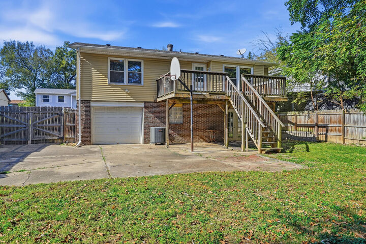 Property Photo:  1627 Westview Dr  MO 65109 