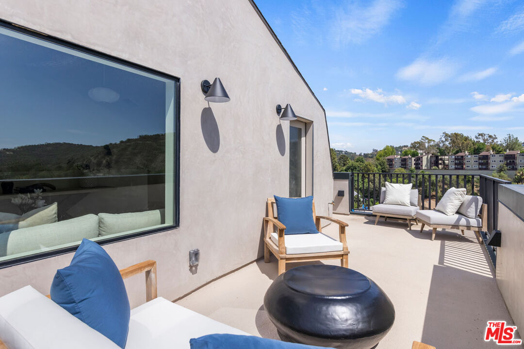 Property Photo:  172 S Avenue 58  CA 90042 