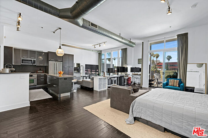 Property Photo: 13320 Beach Ave, Unit 203 CA 90292