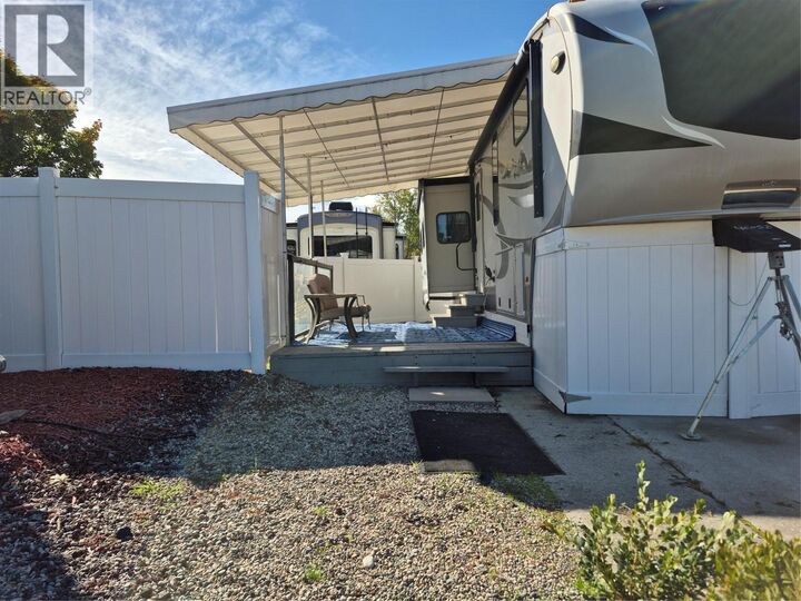 Property Photo:  415 Commonwealth Road 535  BC V4V 1P4 