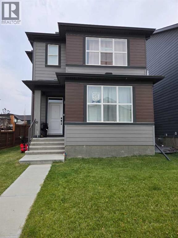 Property Photo:  431 Rowmont Boulevard Northwest  AB T3L 0L3 