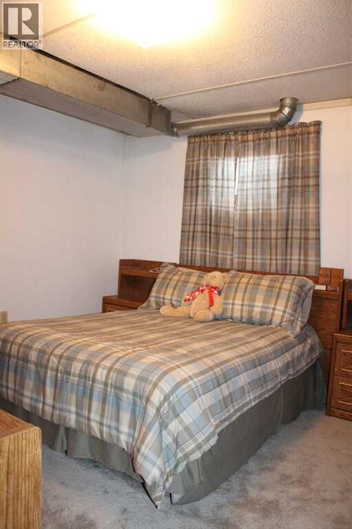 Property Photo: 400 1st Street Northeast AB T0H 2M0