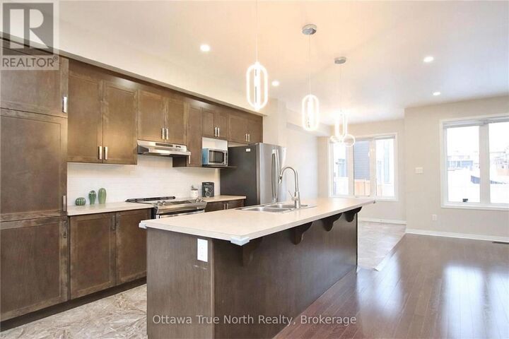 Property Photo: 647 Gabriola Way ON K2T 0E2