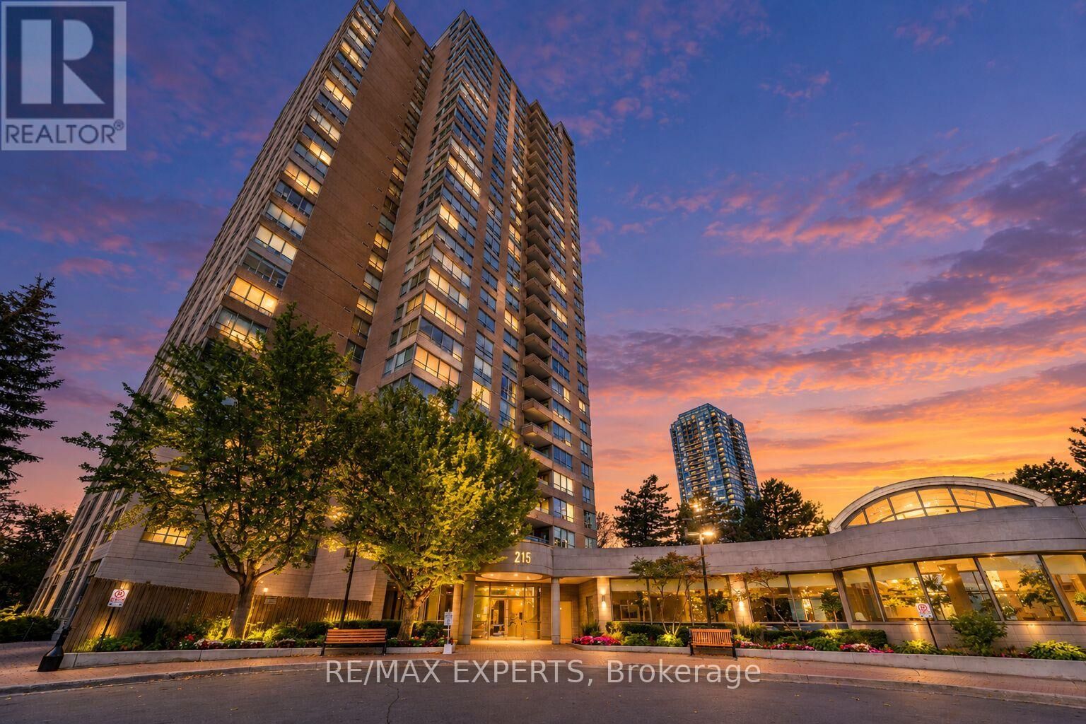 Property Photo:  215 Wynford Drive 802  ON M3C 3P5 