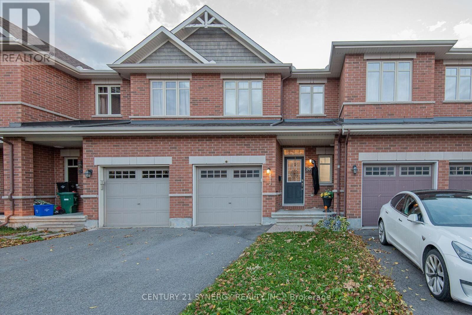Property Photo:  2025 Pennyroyal Crescent  ON K4A 0S7 