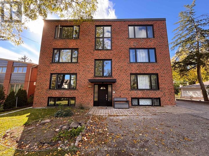 Property Photo:  134 Lucas Street 2  ON L4C 4P5 