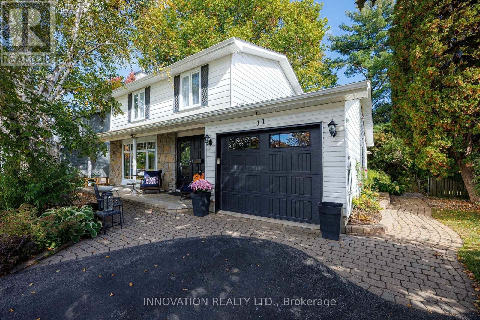 Property Photo:  11 Welkin Crescent  ON K2E 5M4 