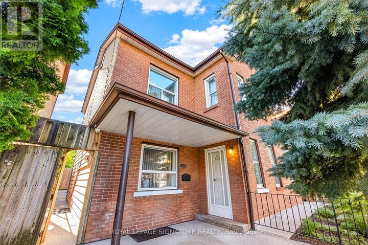 Property Photo:  212 Lippincott Street  ON M5S 2P5 