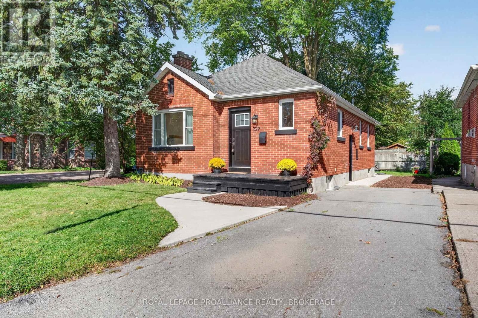 Property Photo: 229 Park Street ON K7L 1K4