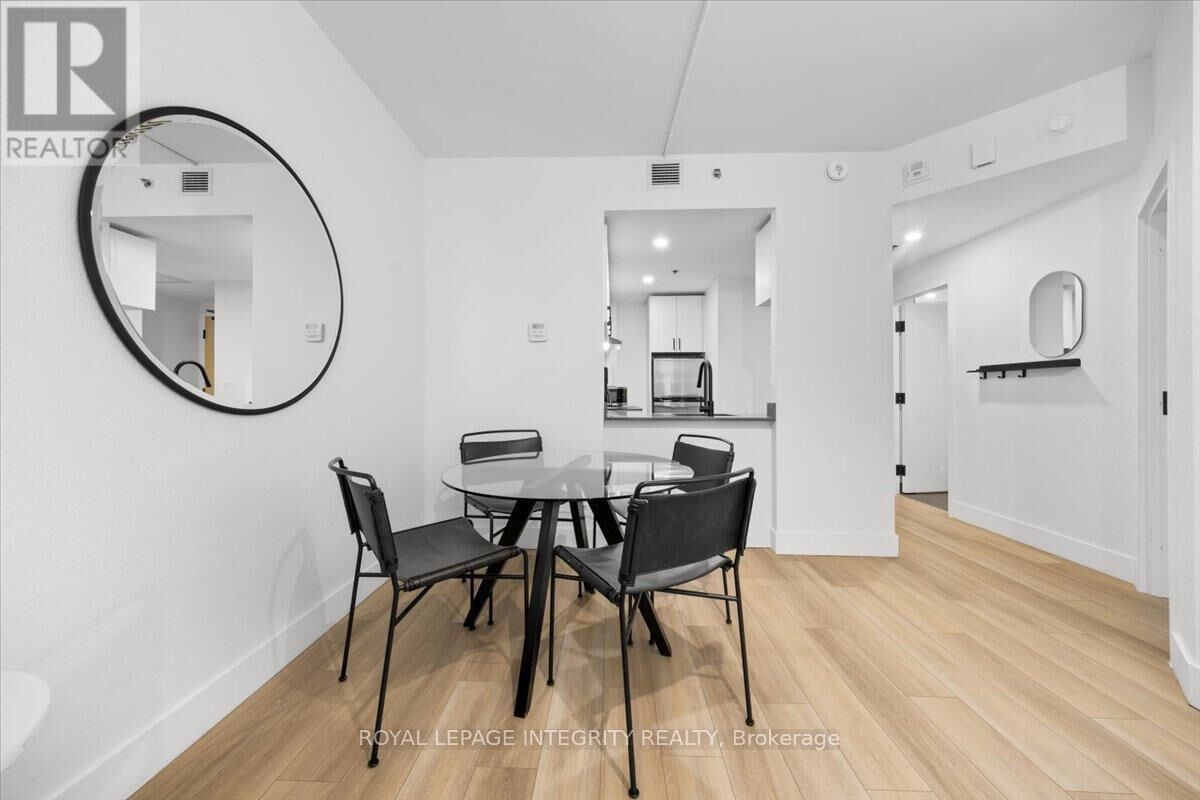 Property Photo:  161 Laurier Avenue West 917  ON K1P 5J2 