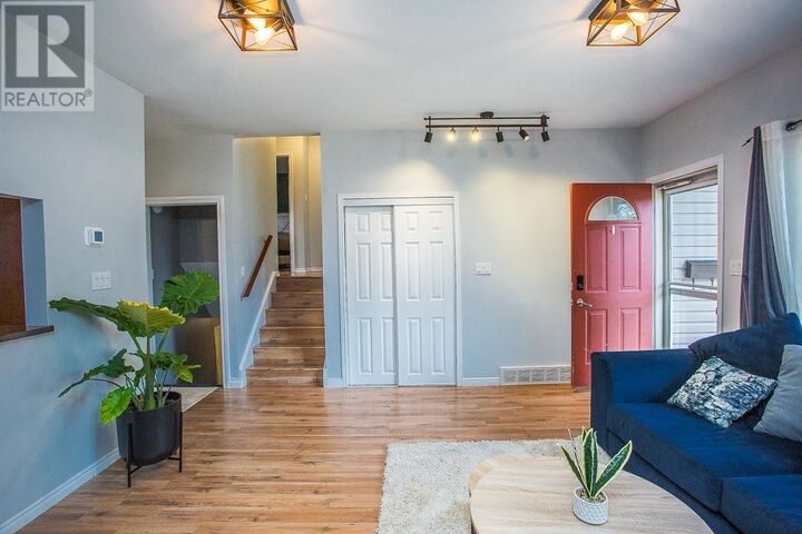 Property Photo:  73 Promenade Dr  ON P6B 5J5 