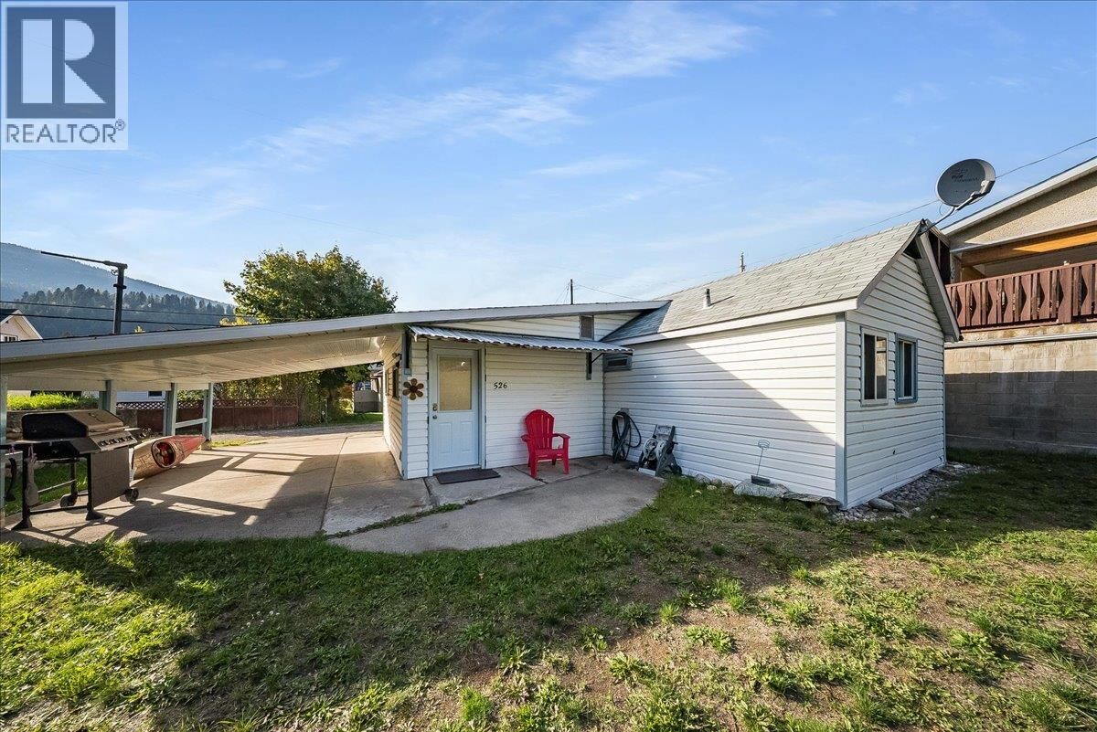 Property Photo:  526 8th Avenue  BC V1N 1N6 