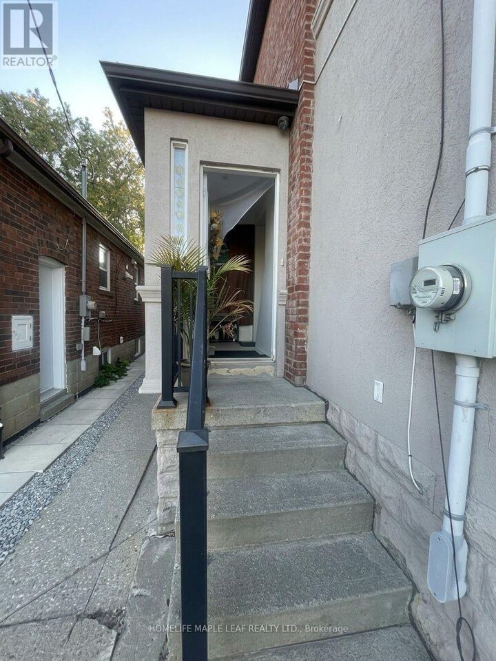 Property Photo:  600 Oakwood Avenue  ON M6E 2X8 