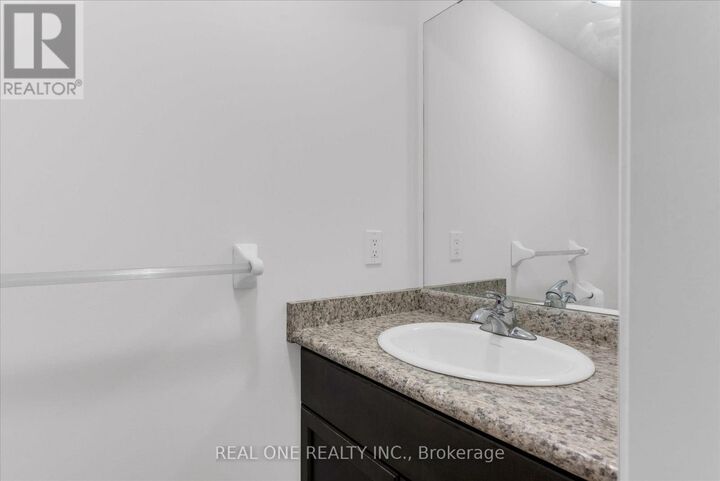 Property Photo: 70 Highgate Drive 19 ON L8J 0E8