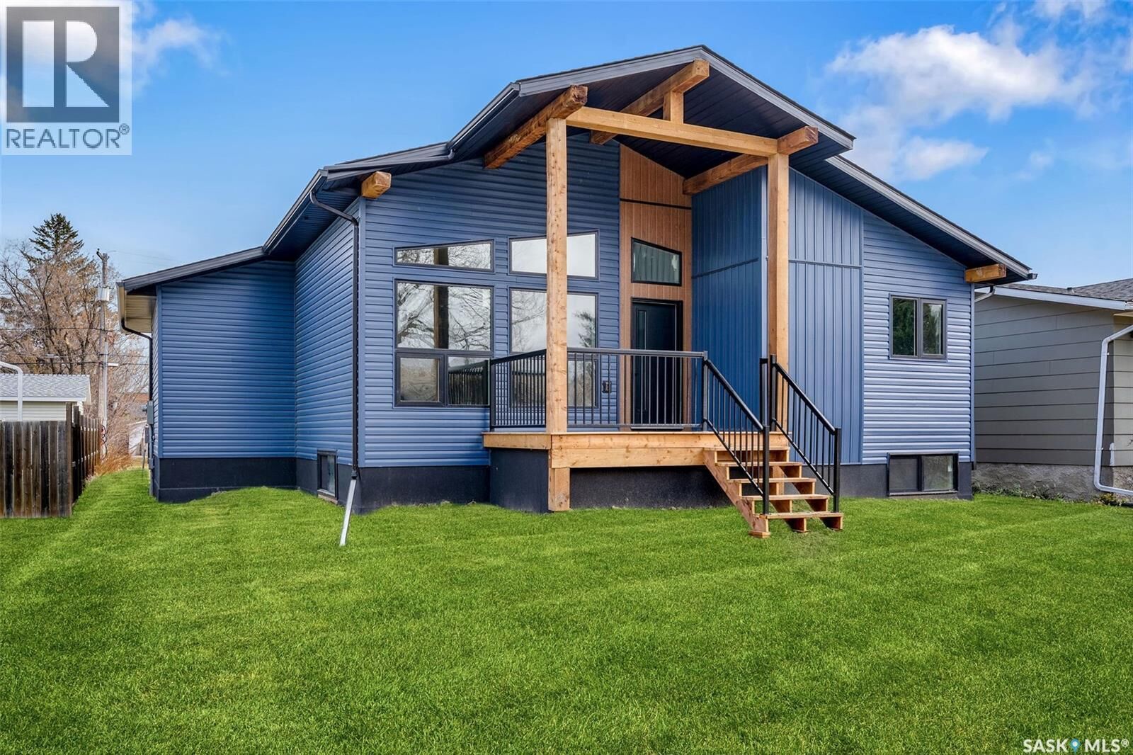 Property Photo:  624 11th Street  SK S0K 2A0 