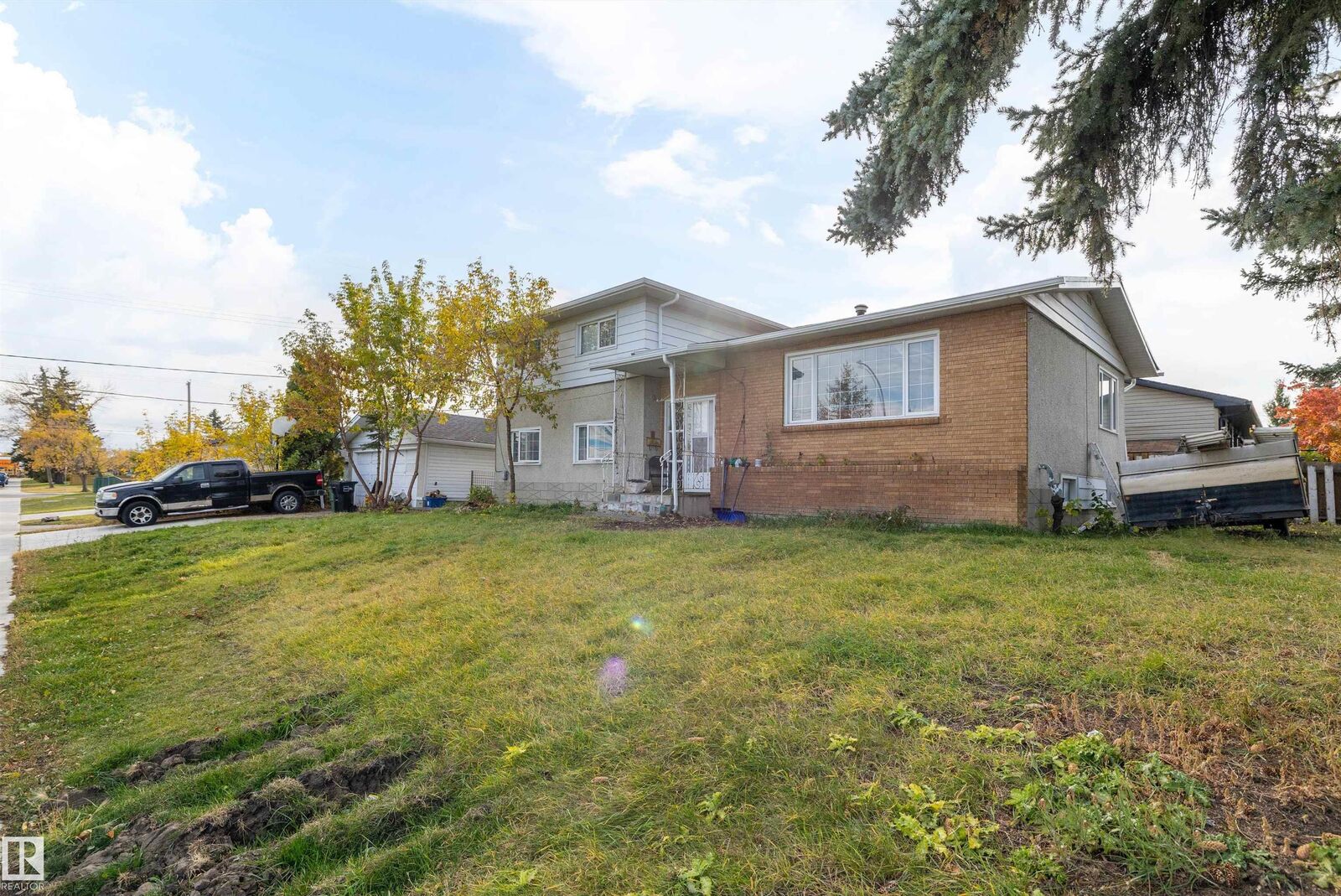 Property Photo:  12808 92 Street NW  AB T5E 3R4 