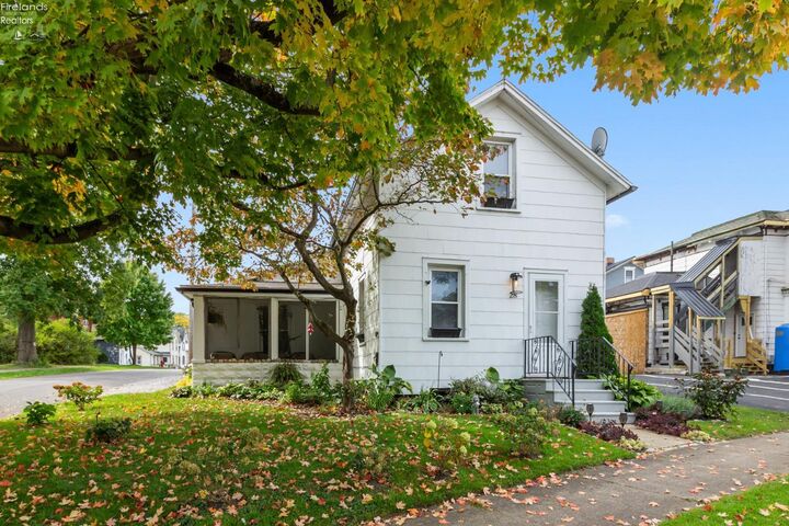 Property Photo:  28 Woodlawn Avenue  OH 44857 