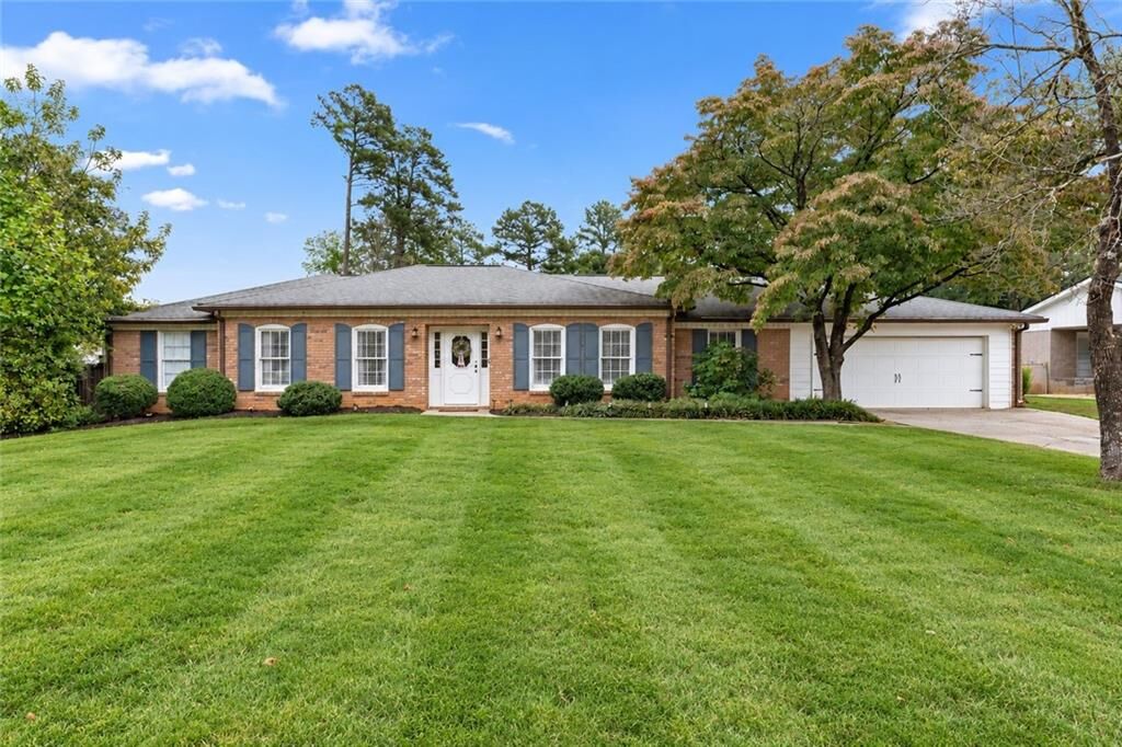 Property Photo:  1095 Tuxedo Drive  GA 30075 