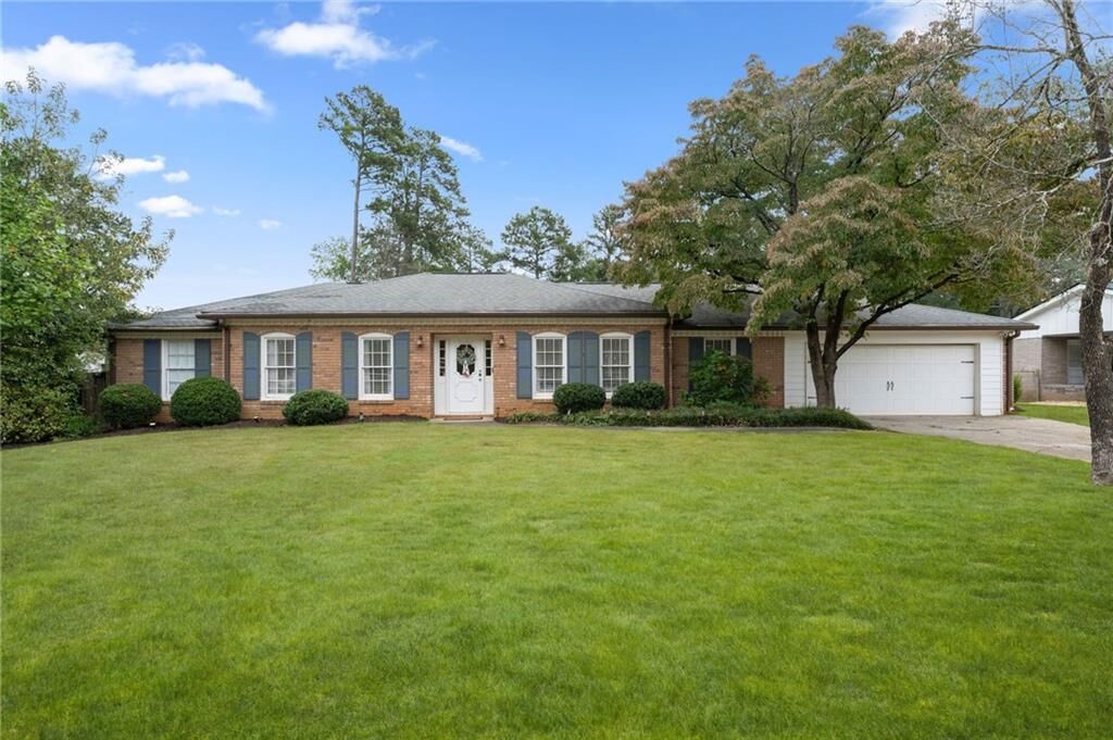 Property Photo:  1095 Tuxedo Drive  GA 30075 