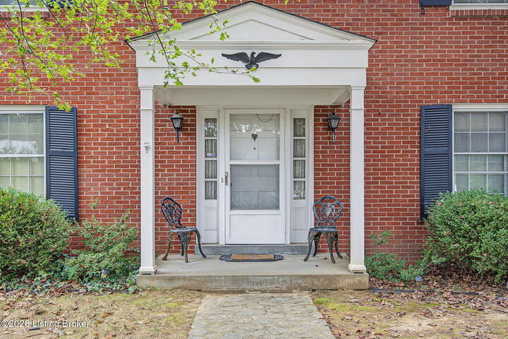 Property Photo:  700 Hickory Ln  KY 40223 