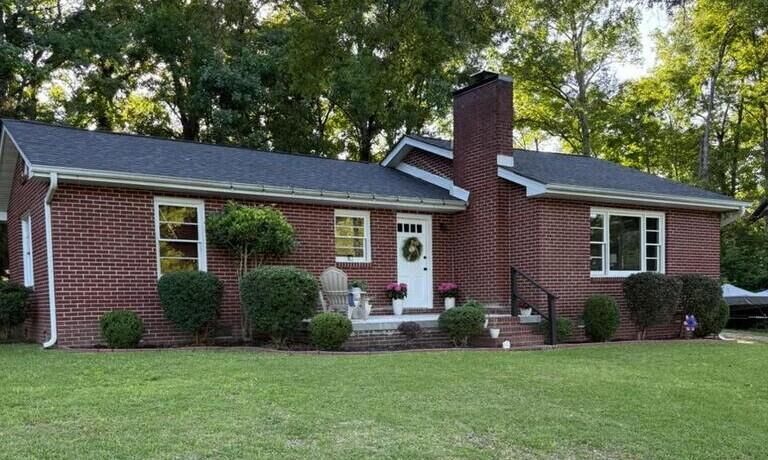 Property Photo:  106 Moore St  SC 29620 