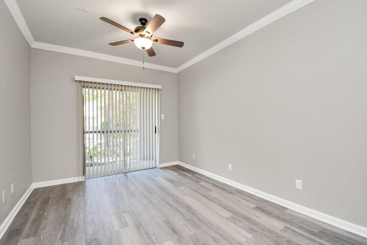 Property Photo:  2222 Maroneal Street 0414  TX 77030 