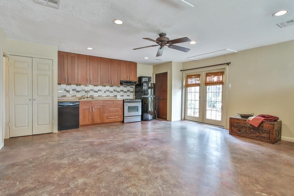 Property Photo:  5402 Imogene Street  TX 77096 