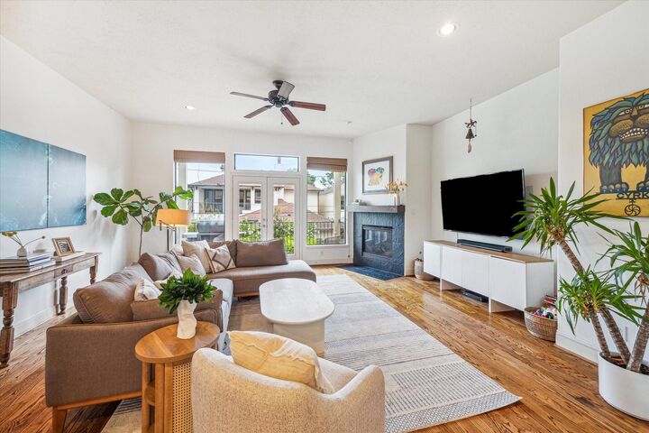 Property Photo:  4322 Blossom Street  TX 77007 