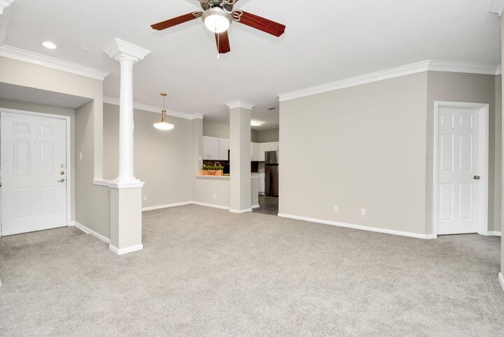 Property Photo:  2222 Maroneal Street 0624  TX 77030 