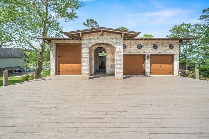 Property Photo:  121 Holiday Lane  TX 77331 