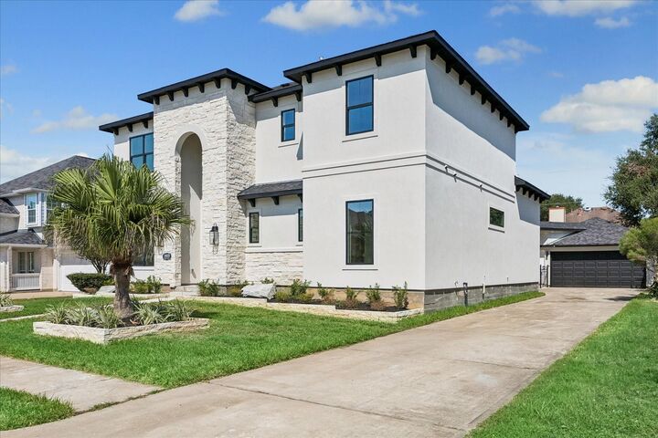 Property Photo: 1413 Cottage Cove Court TX 77586