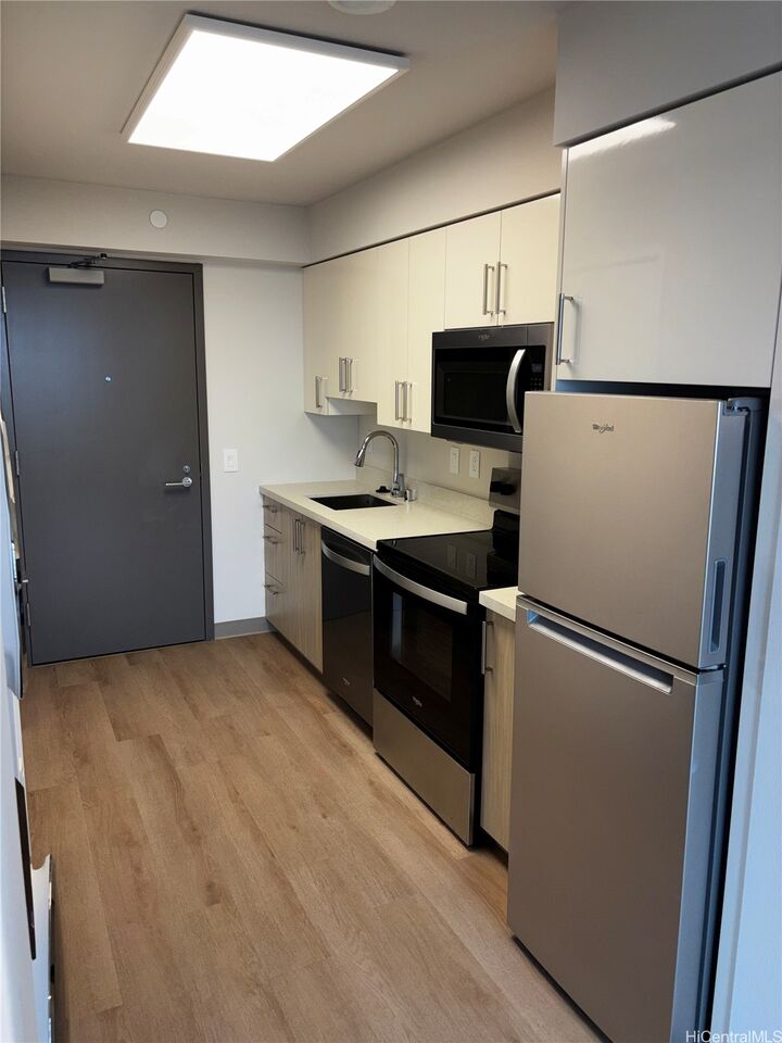 Property Photo:  828 Auahi Street 904  HI 96813 