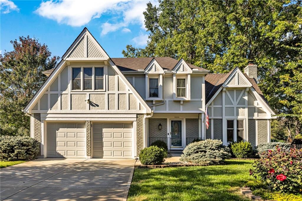 Property Photo: 3806 Beechwood Drive MO 64064