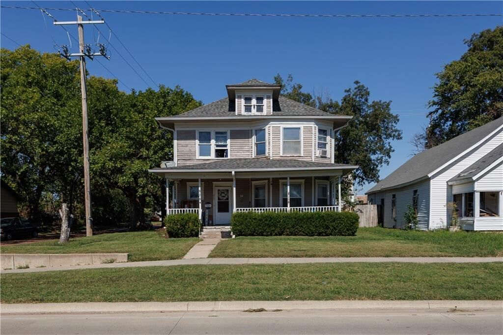 Property Photo: 820 W Main Street KS 67301